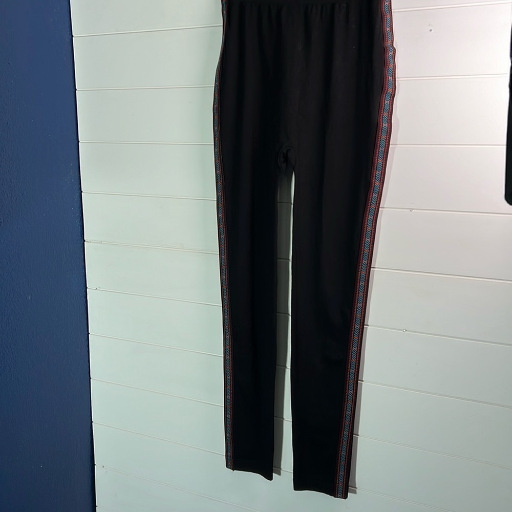 Charlie page L/XL leggings black red and blue Aztec design on leg. A432